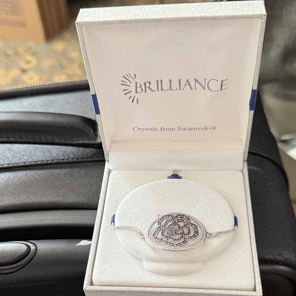 Brilliance OS bracelet. Crystals from Swarovski. NWOT